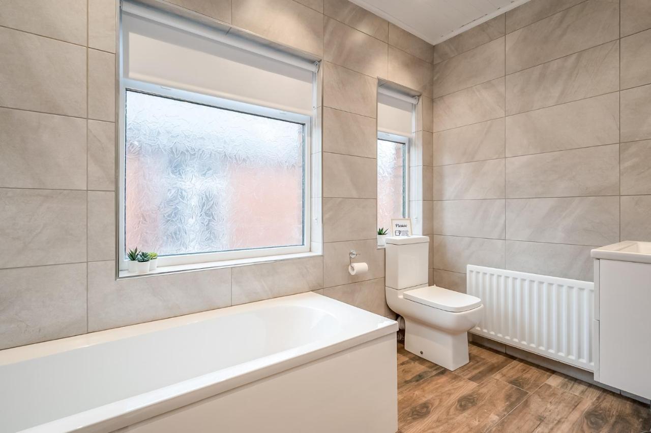 Cavehill View - Elegant 4-bedroom Detached House In Great Location With Free Parking * Belfast