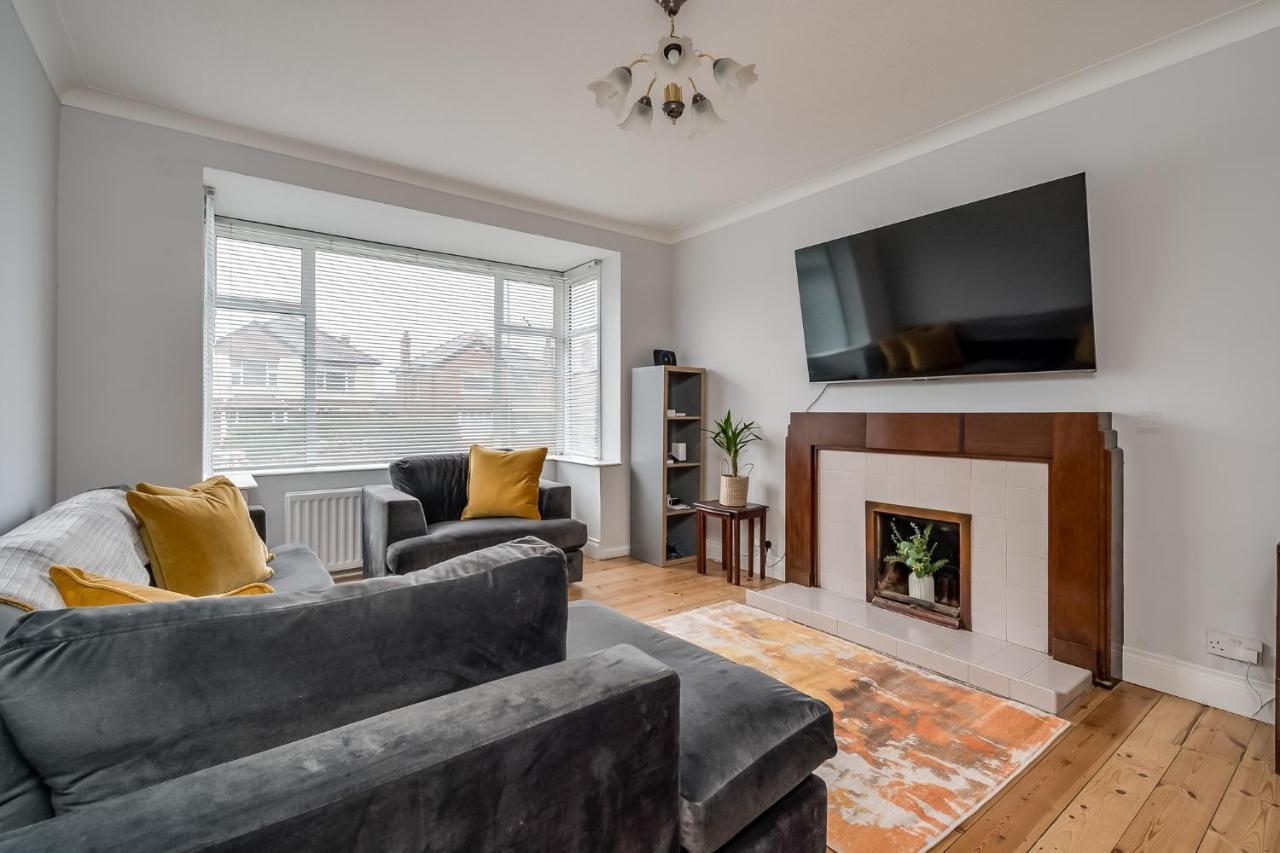 Сasa de vacaciones Cavehill View - Elegant 4-bedroom Detached House In Great Location With Free Parking Belfast