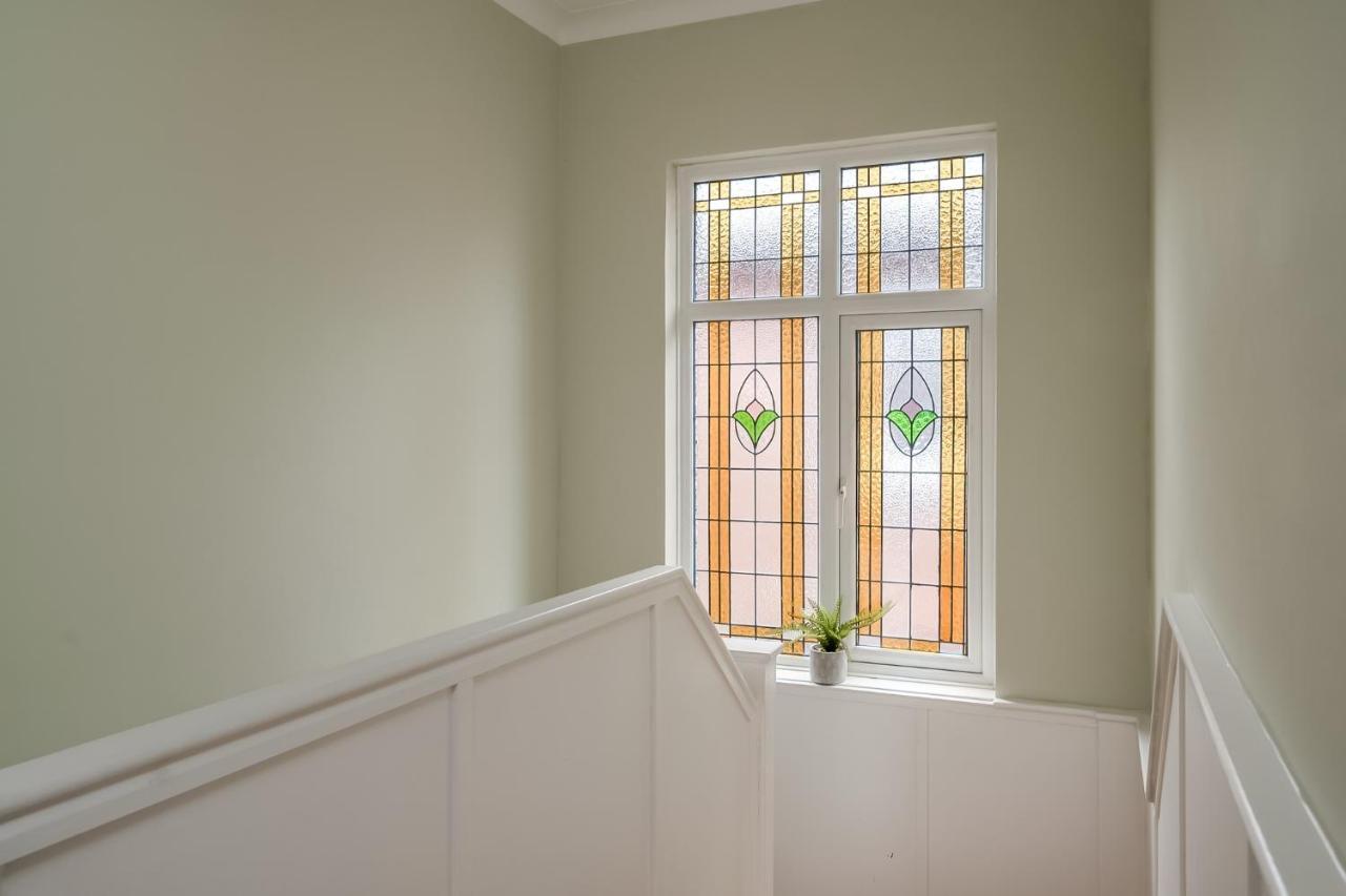 Cavehill View - Elegant 4-bedroom Detached House In Great Location With Free Parking Сasa de vacaciones *